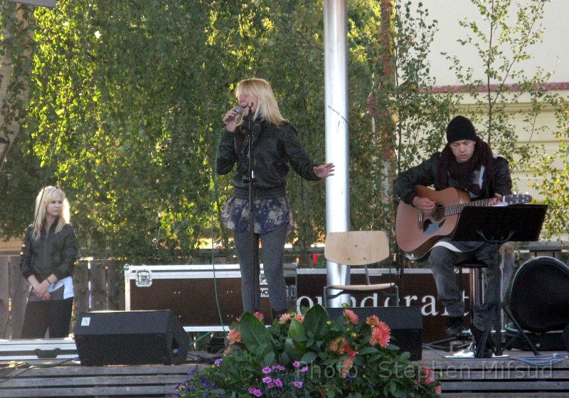 Bennas2010-6453.jpg - A prominent singer who came second in the Finnish Eurovision 2010 was also present at Nykarleby feast